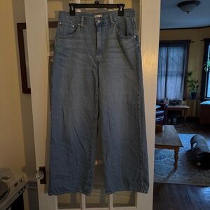 Viral Levi’s cinch baggy jeans